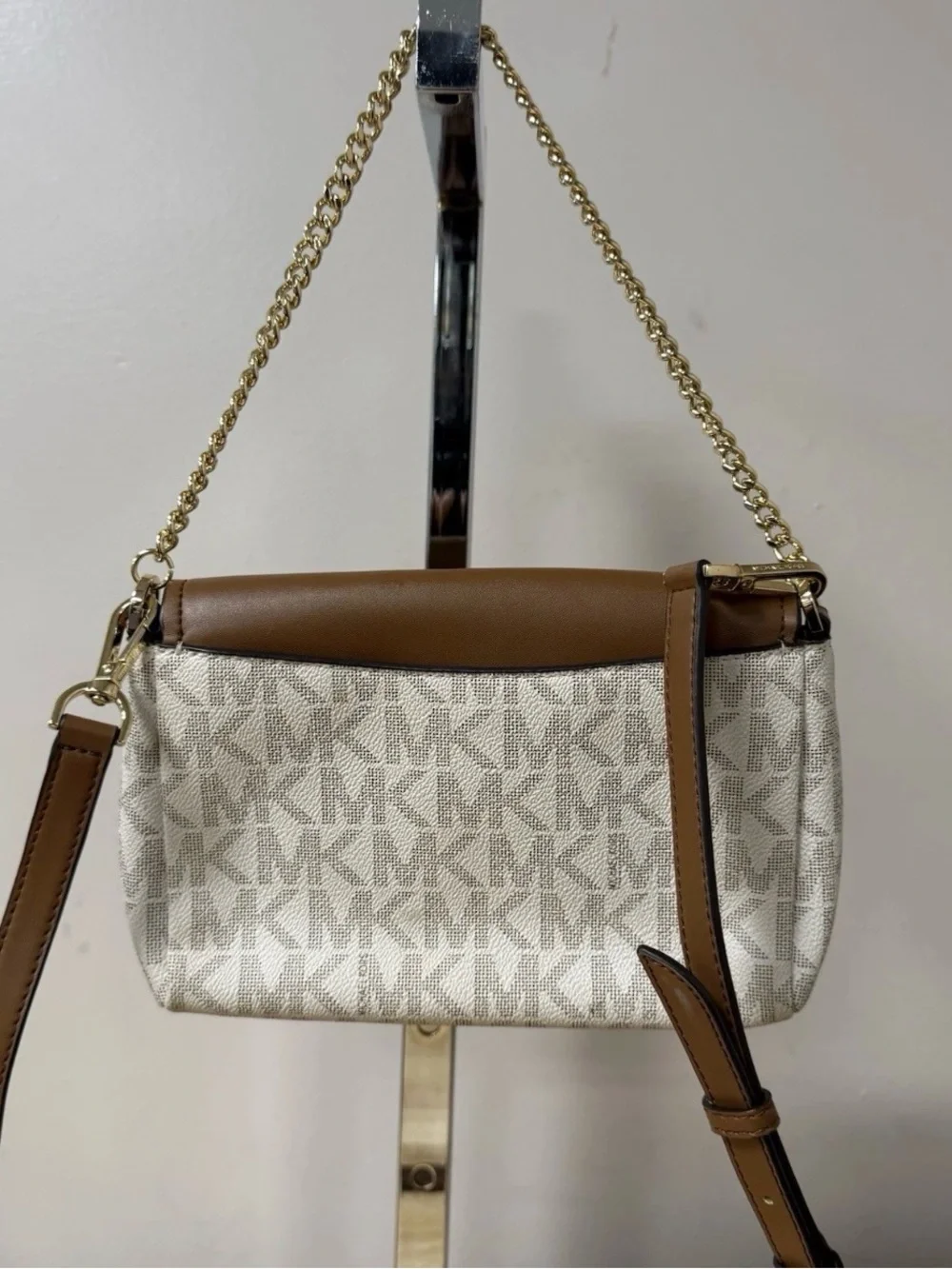Michael Kors 32H9G06C3B Bedford Legacy Shoulder/Crossbody Bag in Vanilla/Acorn